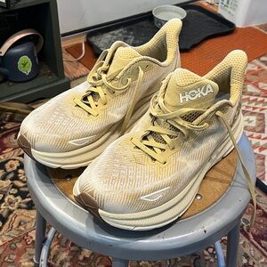 Hoka Clifton 9 - used - men’s 10.5 - 252 miles run on them
